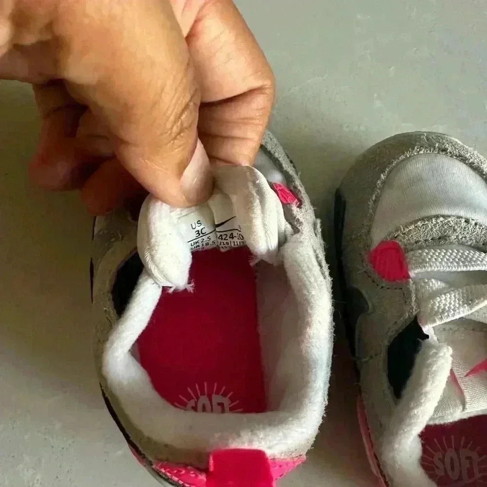 Infant girl Nike.